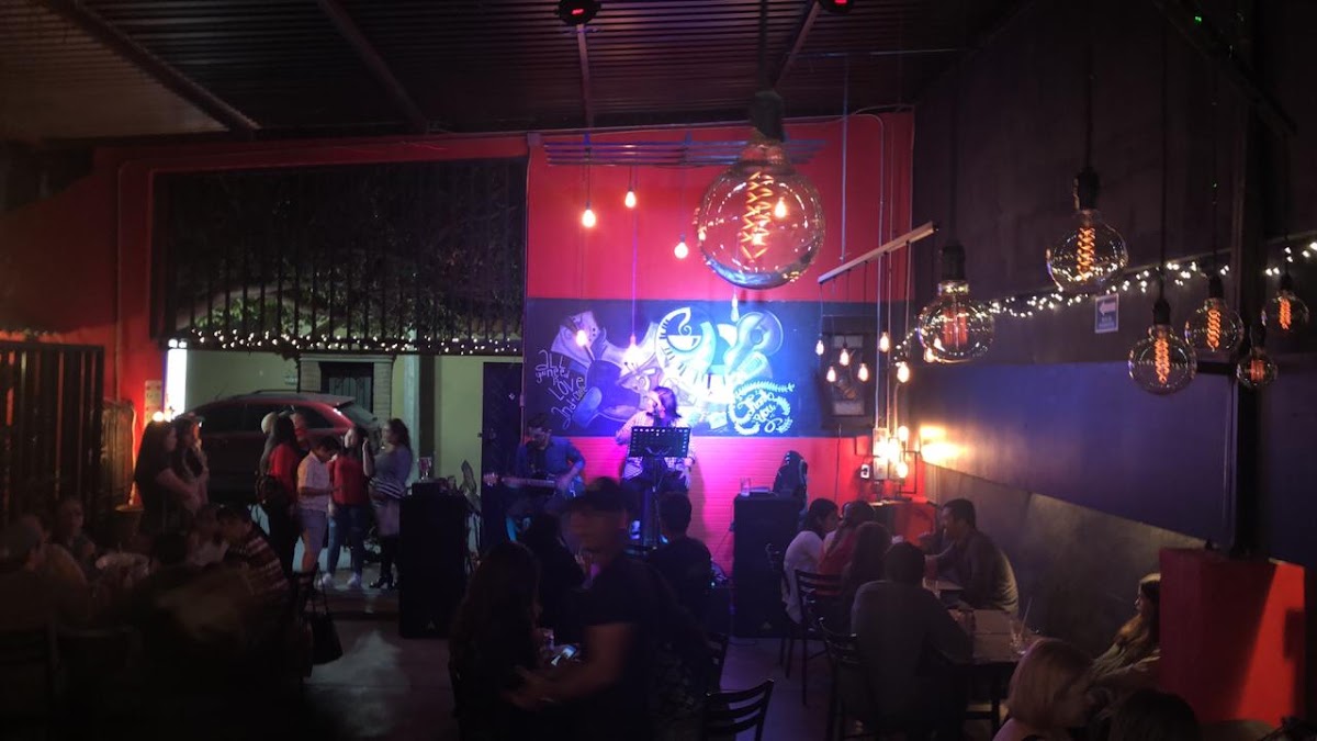 Artesanal Cafe Photo 4