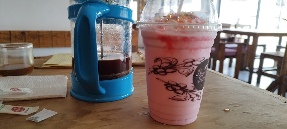 Bendita Tierra Cafe Photo 9