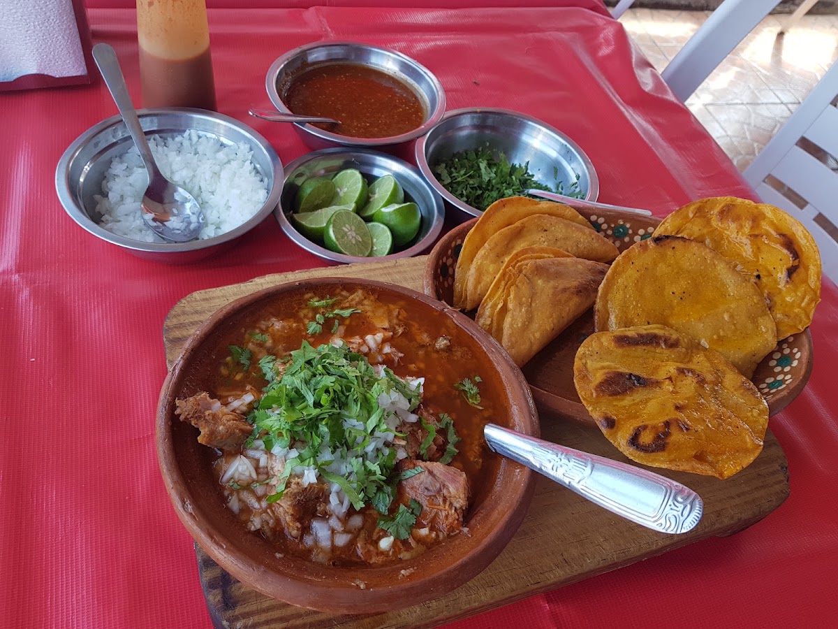 Birria Estilo Jalisco, Los Tapatios