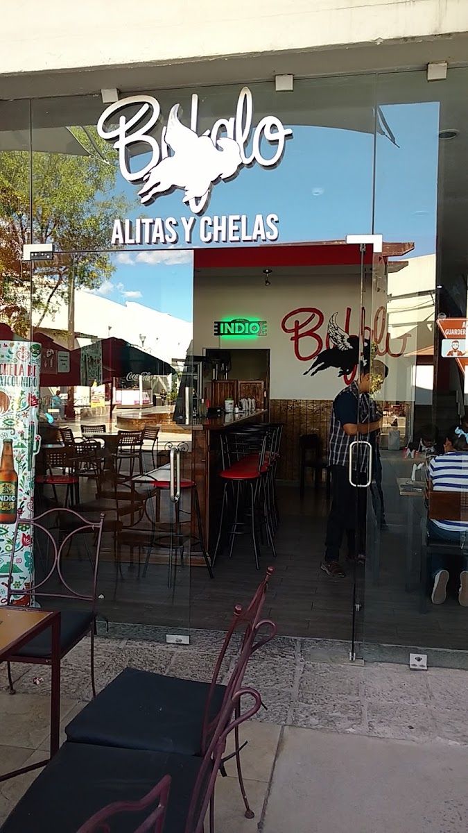 Bufalo Alitas y Chelas La Luciernaga