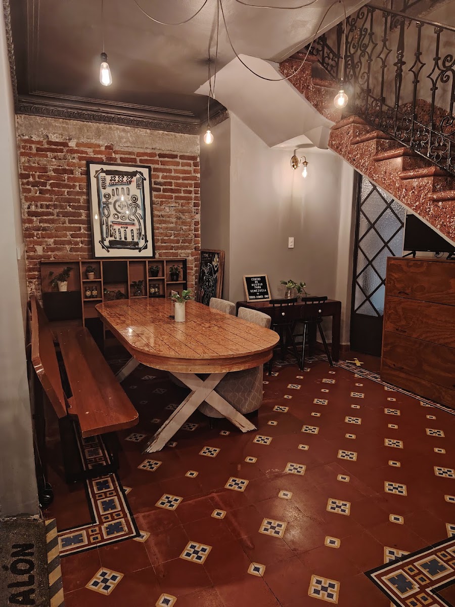 Central 1123 Photo 3