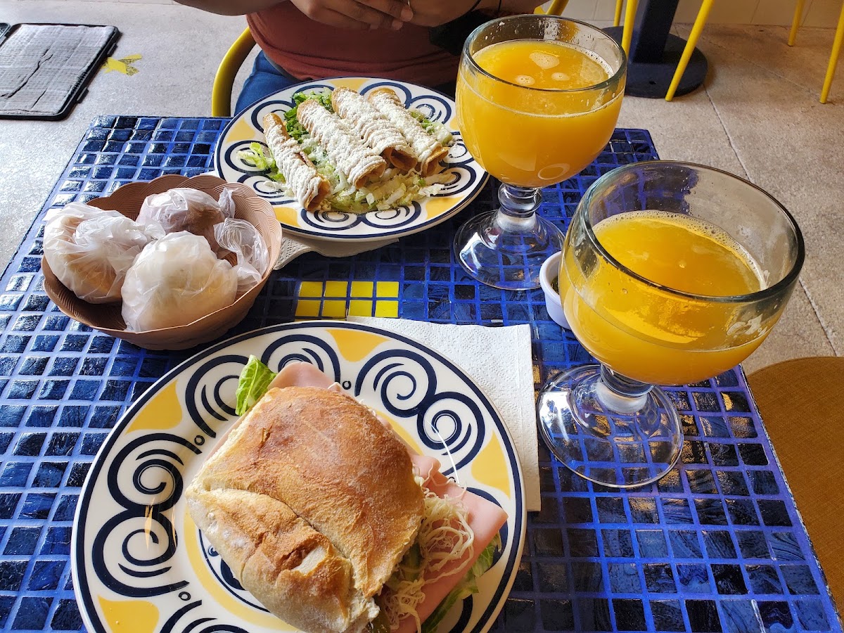 Clementina Cocina Poblana Photo 7
