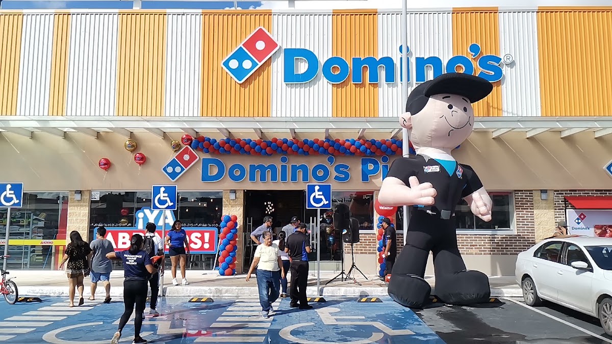 Domino's Velamar