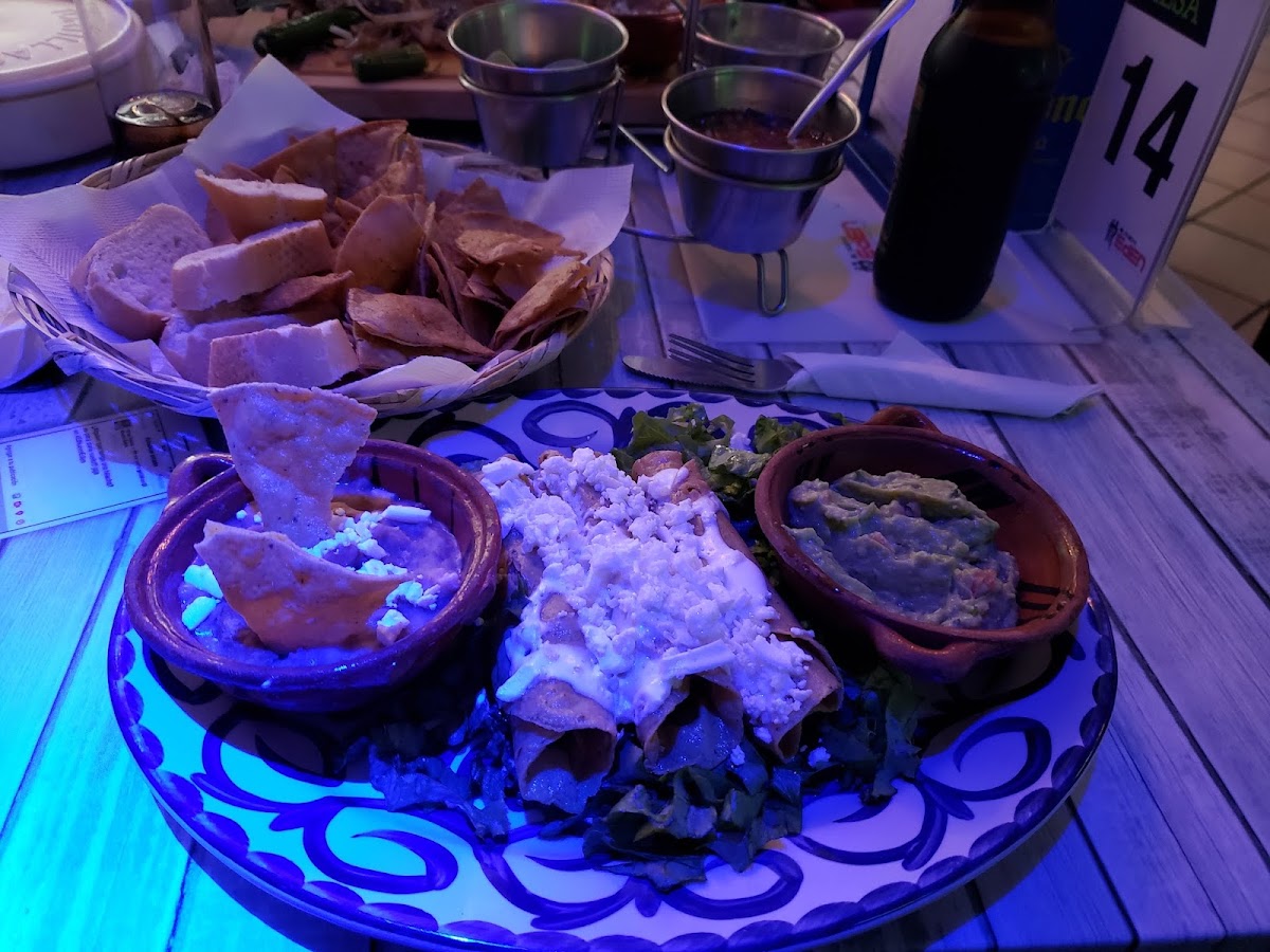 Eden Mx (Restaurante-Bar-Karaoke) Photo 7