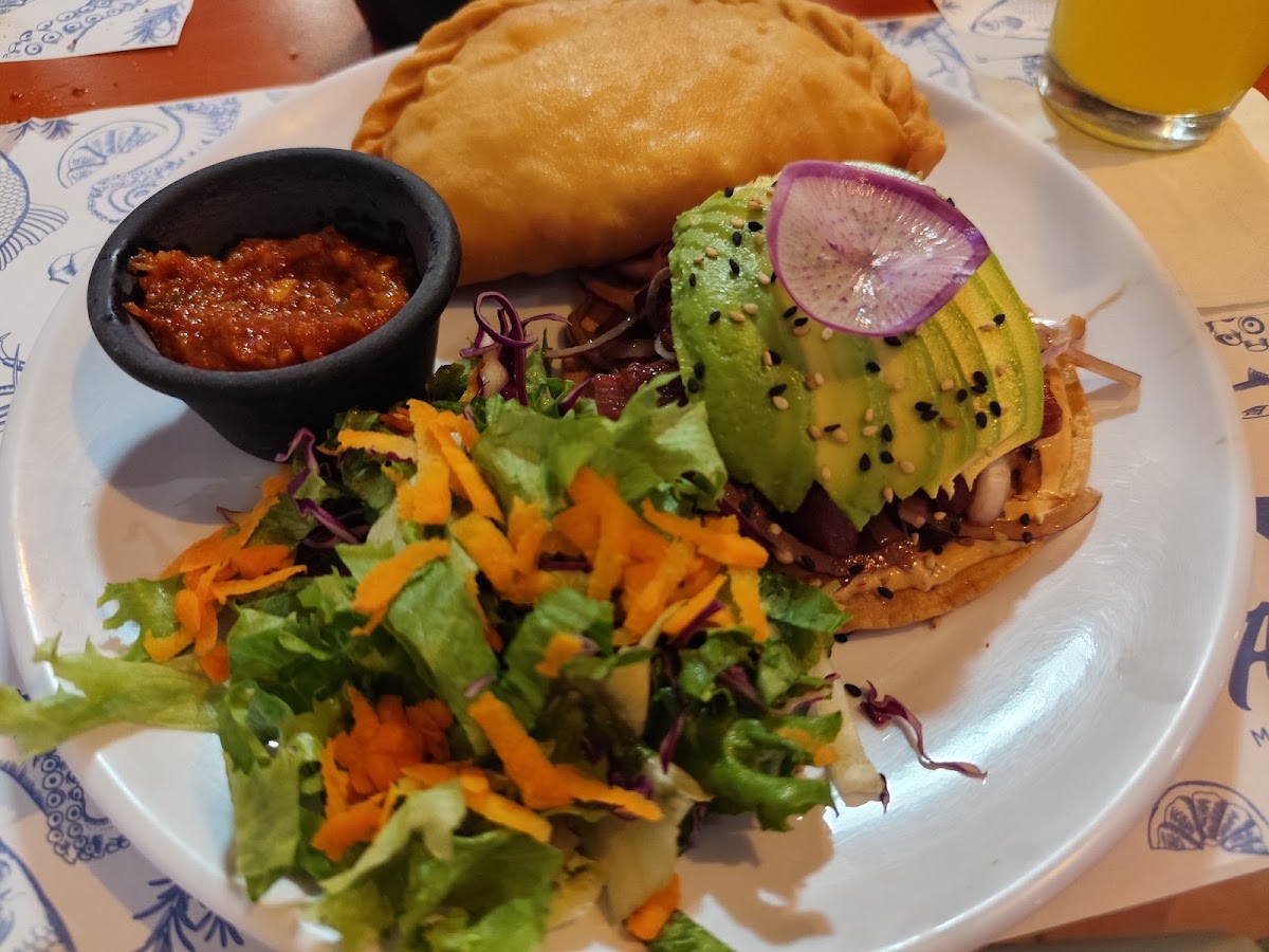 El Acueducto Mariscos Sushi Bar Photo 4