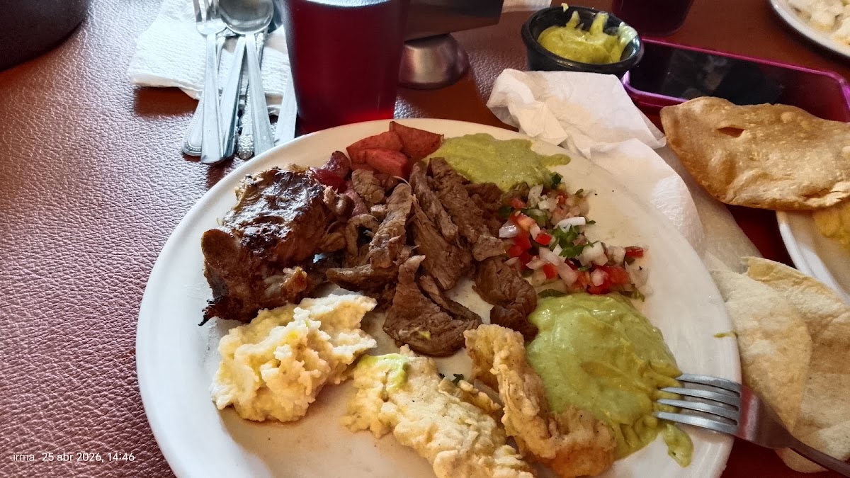 El Guaje Restaurant & Cantina Photo 3