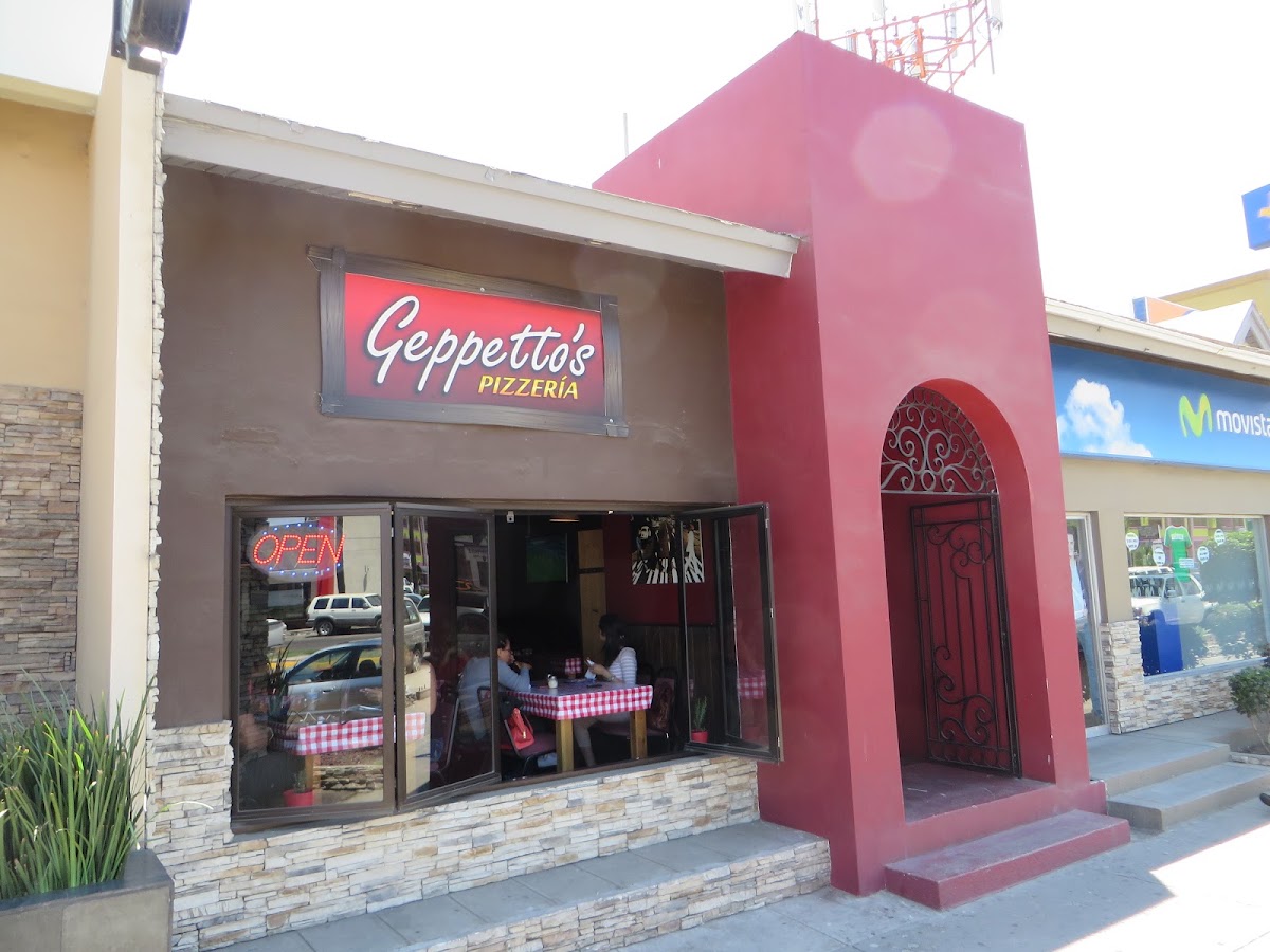 GEPPETTOS PIZZERIA & BISTRO