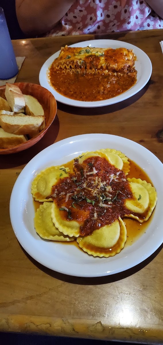 GEPPETTOS PIZZERIA & BISTRO Photo 10