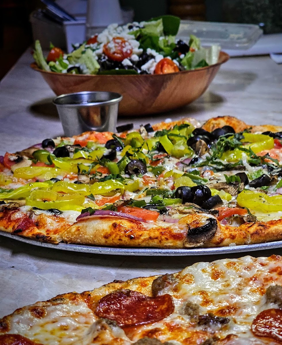 GEPPETTOS PIZZERIA & BISTRO Photo 3