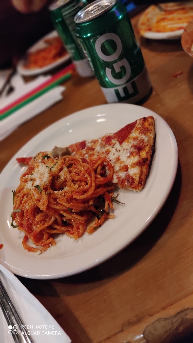 GEPPETTOS PIZZERIA & BISTRO Photo 7