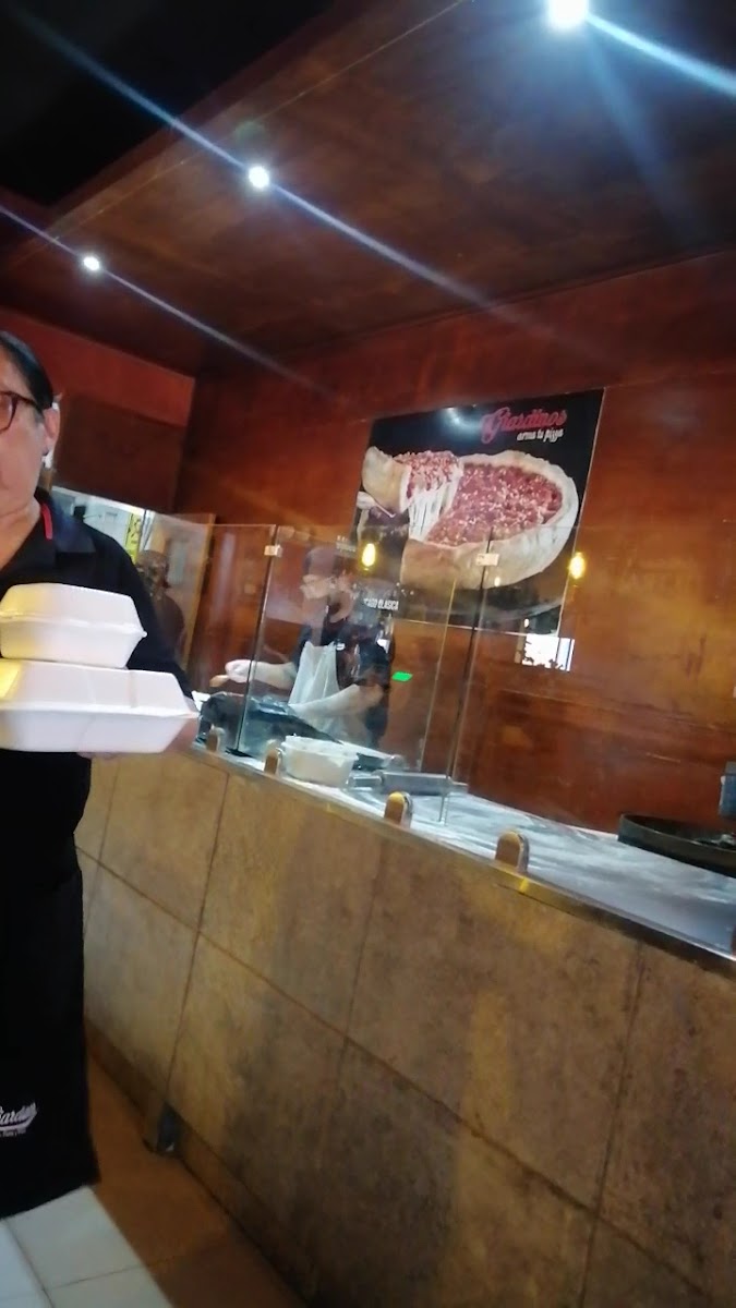 Giardinos Pizza Photo 2