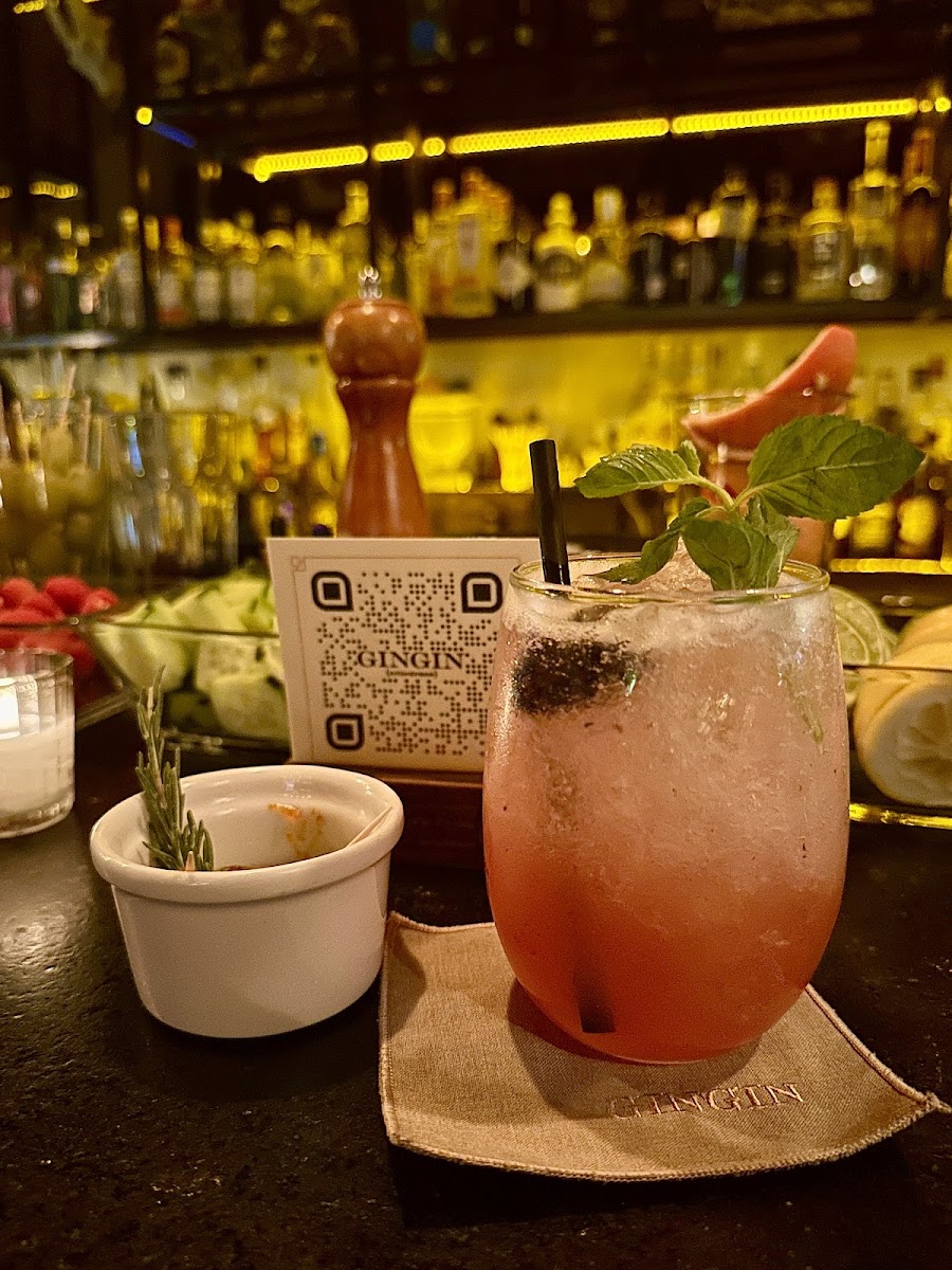 Gin Gin Alvaro Obregon Photo 8