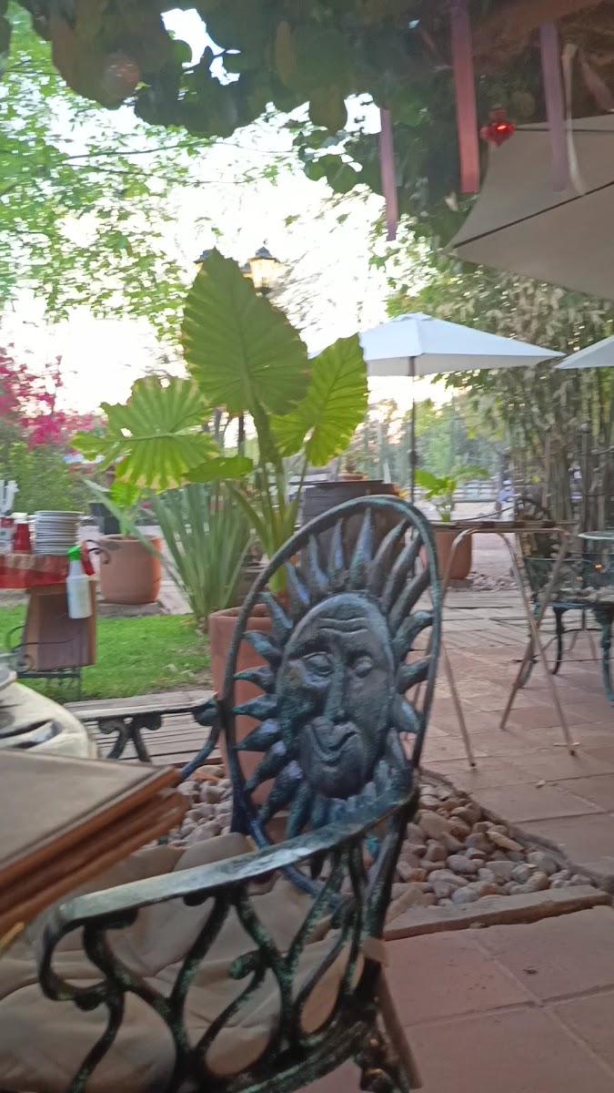 Ivanhoe Restaurante Photo 2