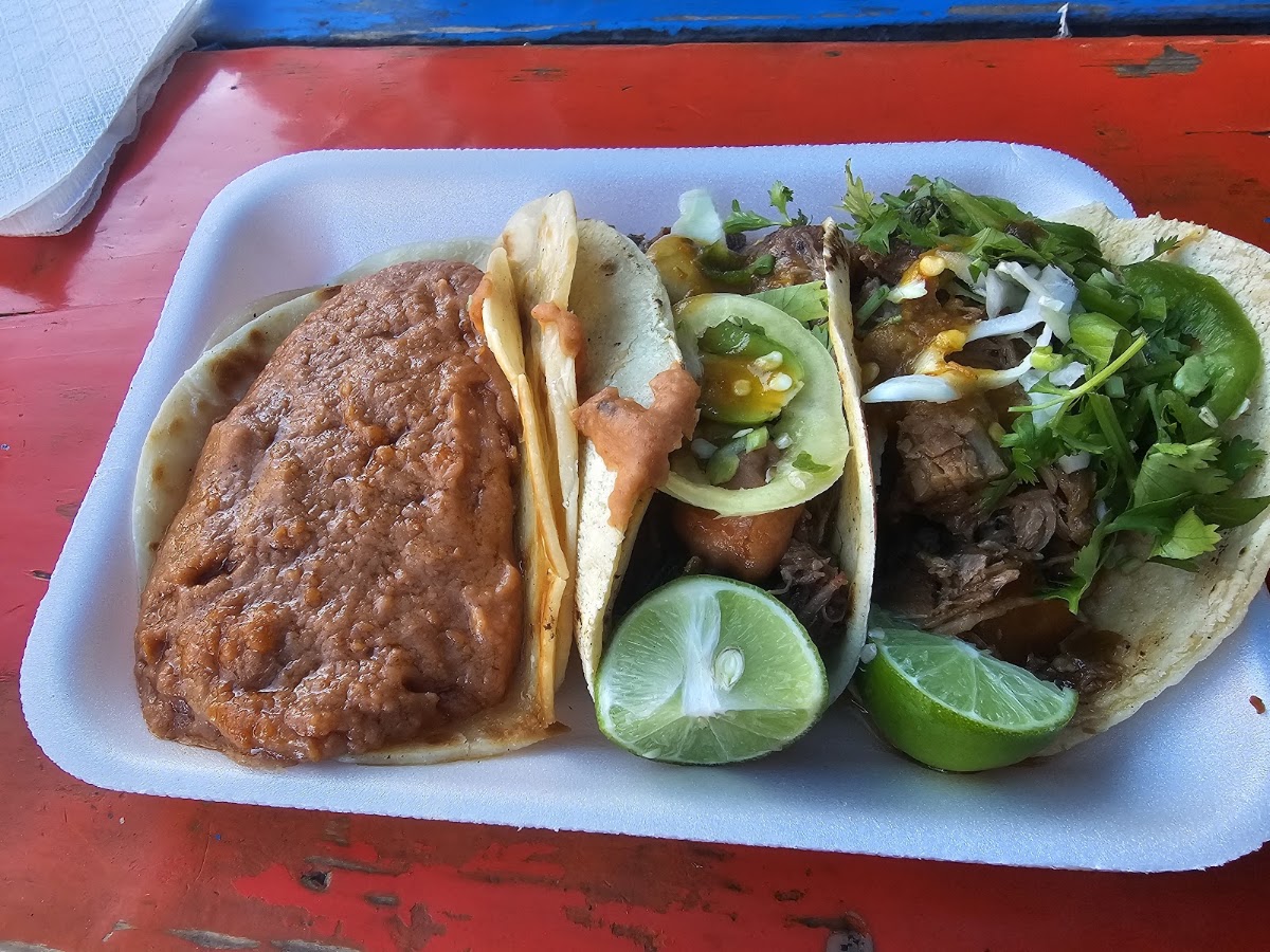 Johnny's Tacos De Cabeza Photo 3