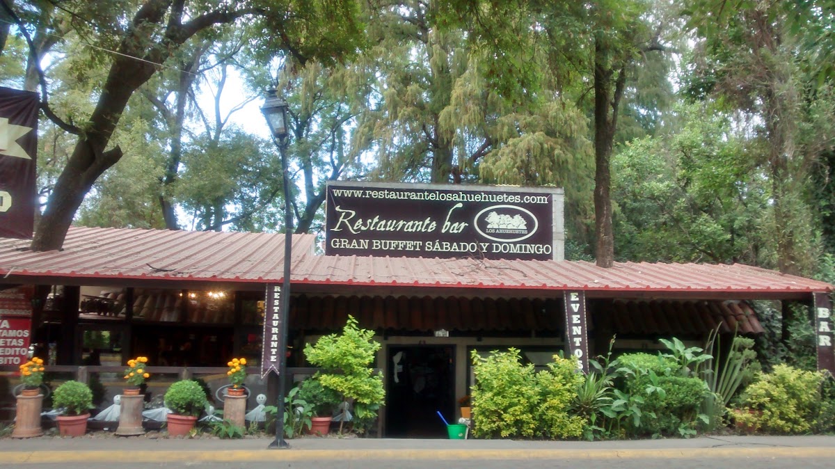 Los Ahuehuetes