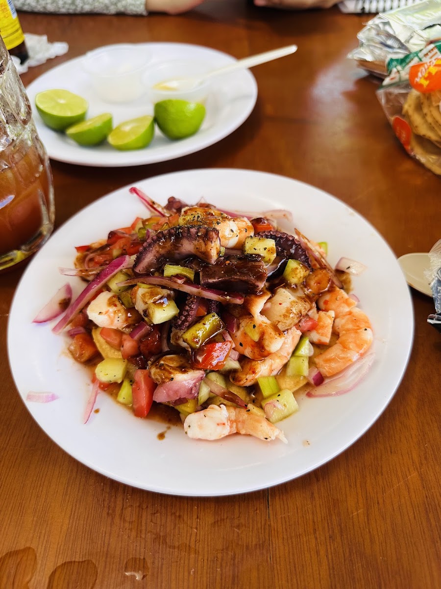 Mariscos El Beto Photo 5