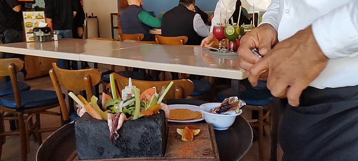 Mariscos El Puerto Photo 2