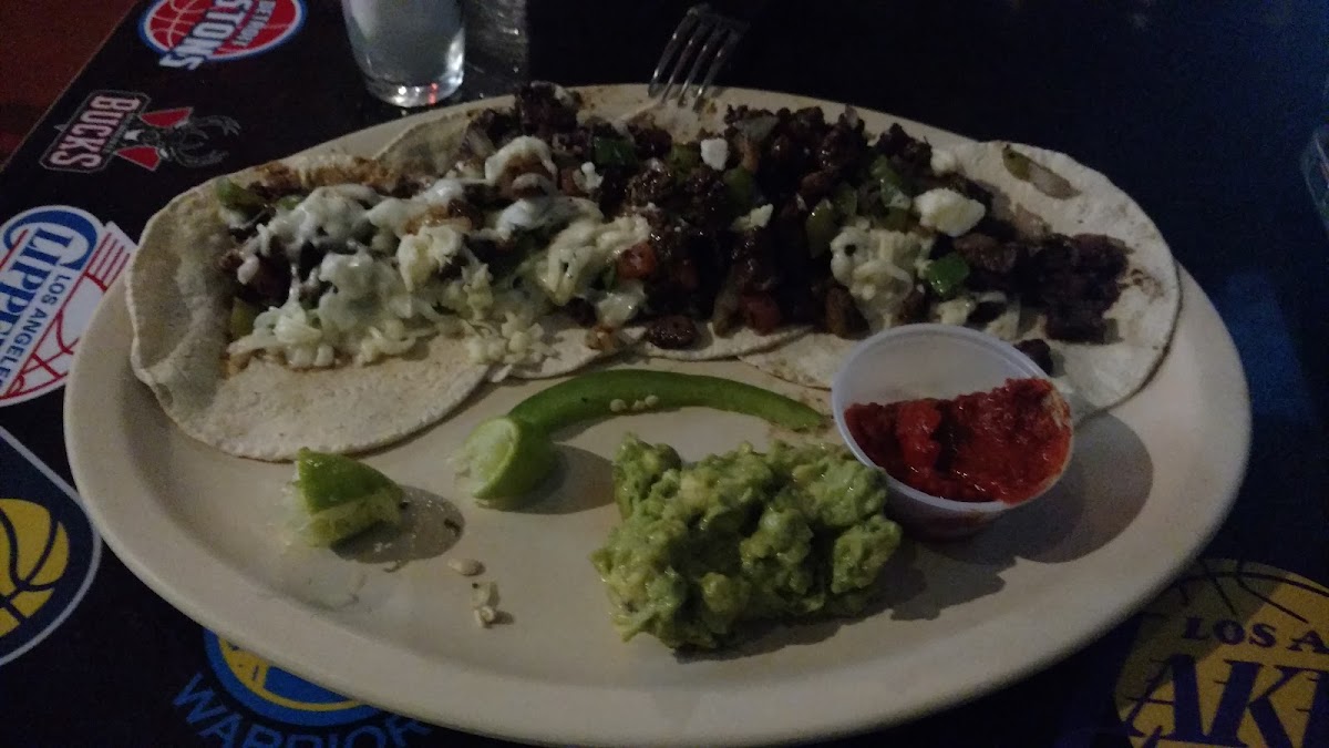 Meloones Sports Bar Photo 10