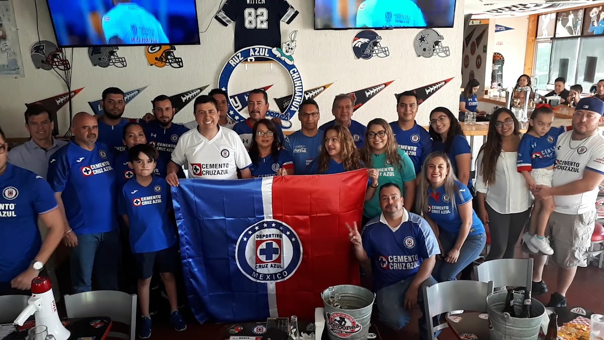 Meloones Sports Bar Photo 2