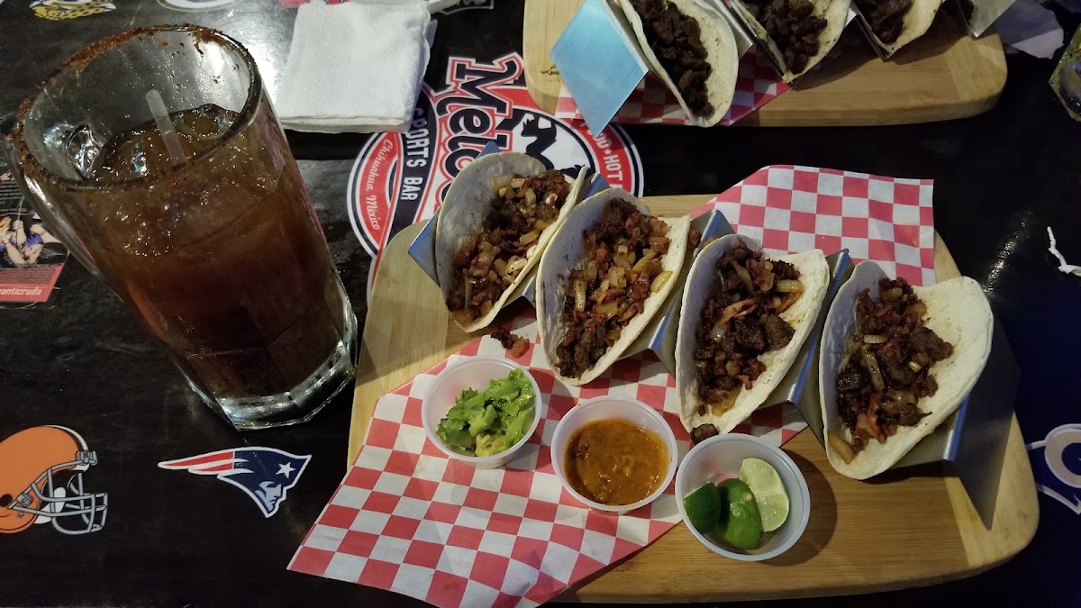 Meloones Sports Bar Photo 5