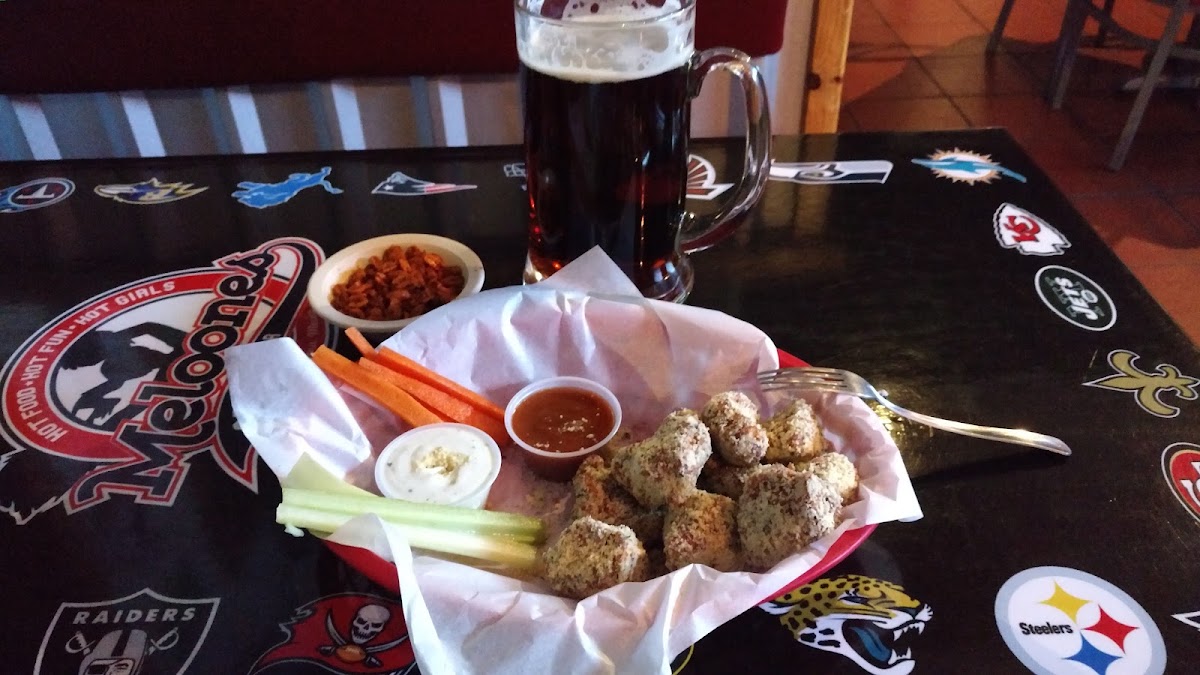 Meloones Sports Bar Photo 8