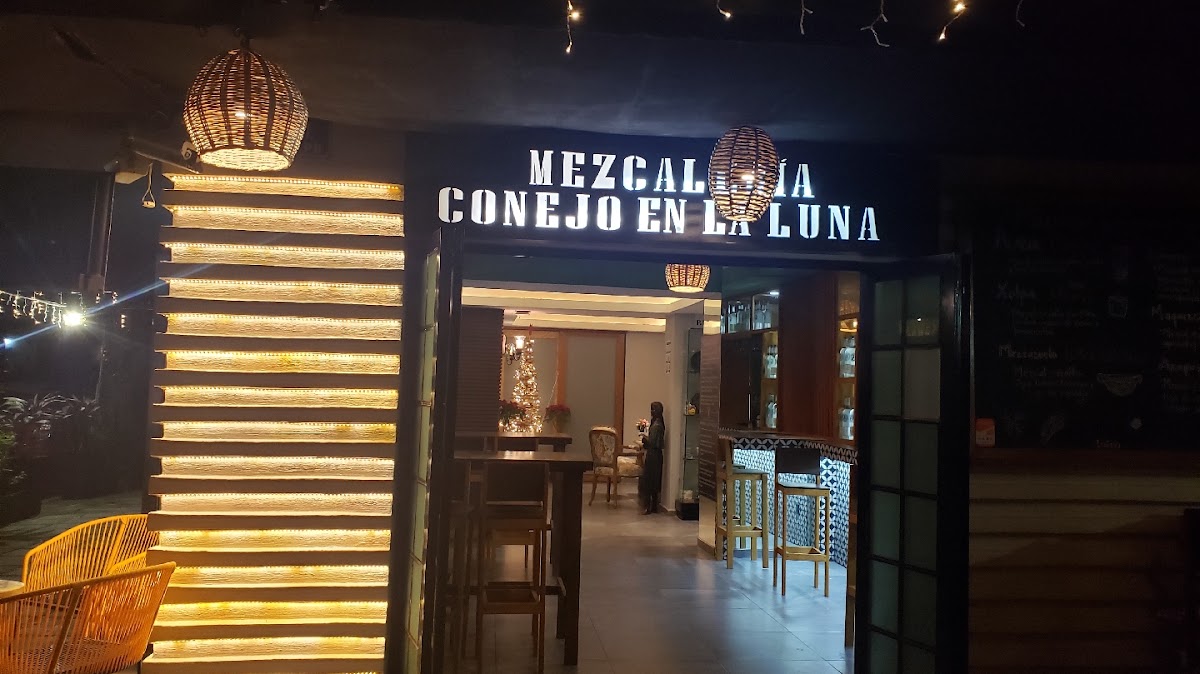 Mezcaleria Conejo En La Luna