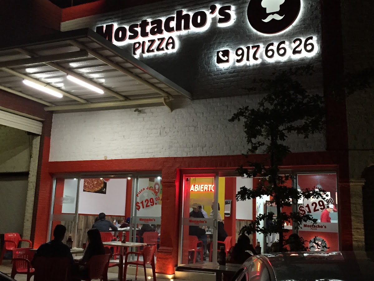 Mostachos Pizza Plaza Del Valle