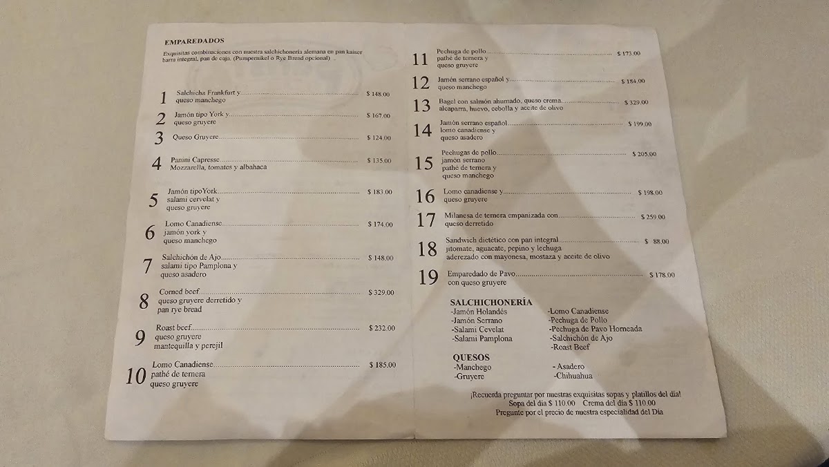 Paris 16 Menu Photo 2