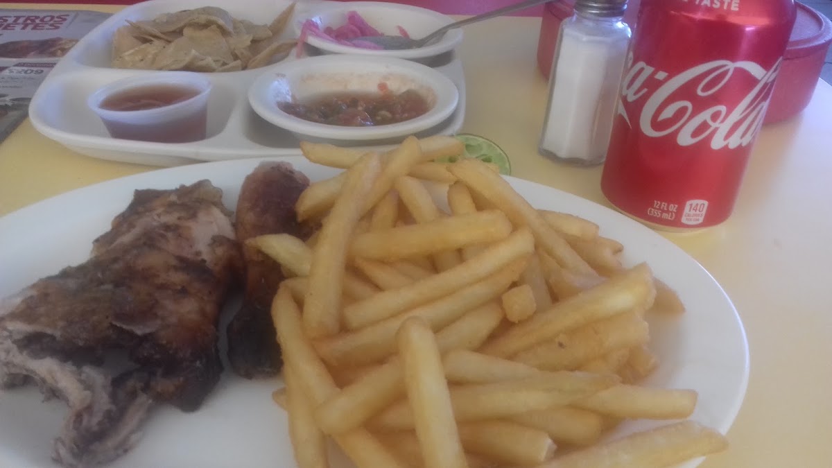 Pollo Feliz 20 De Noviembre Photo 10