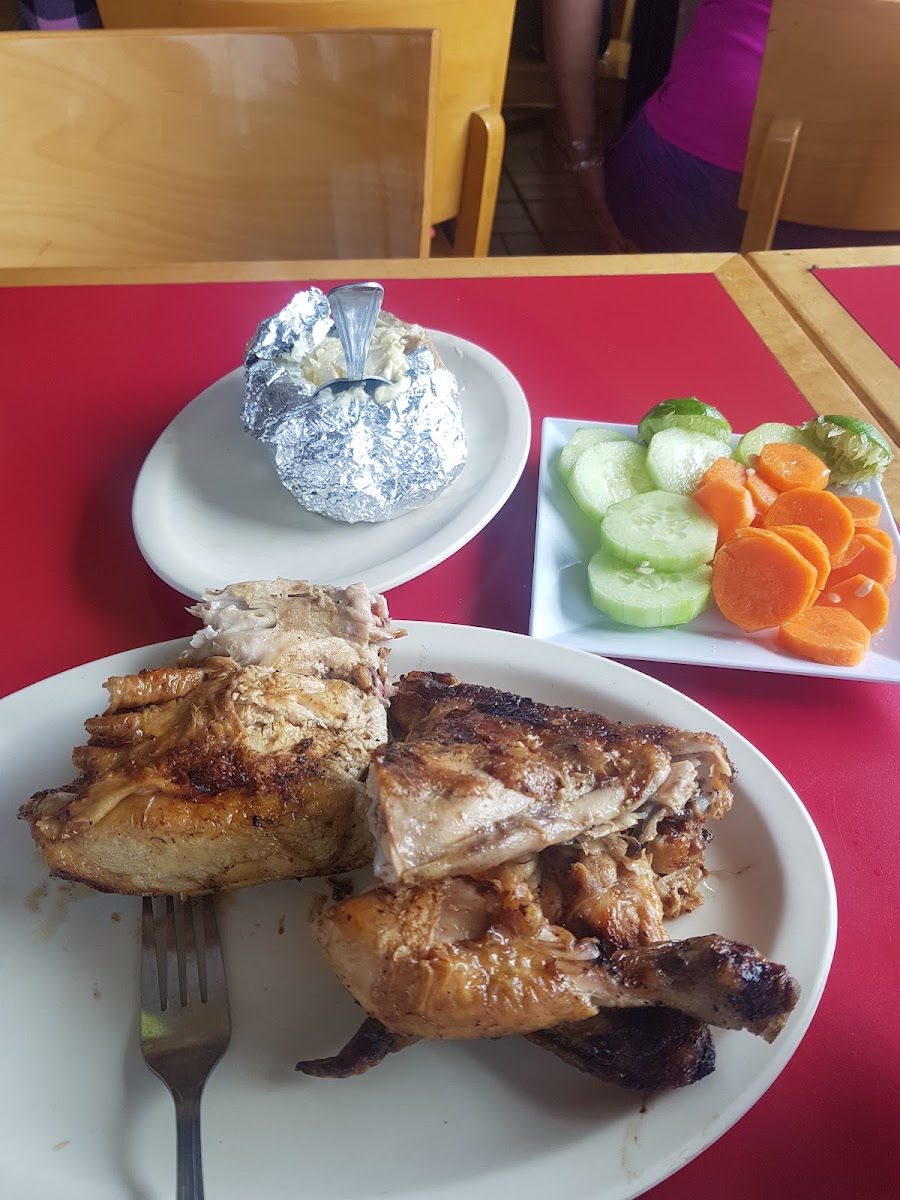 Pollo Feliz San Lorenzo Photo 6