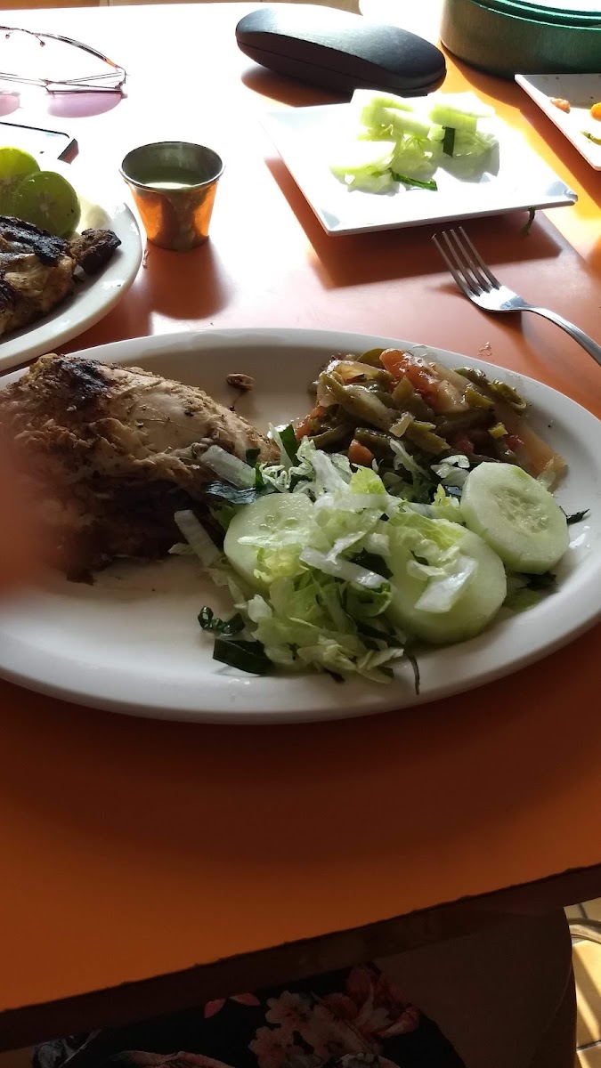 Pollo Feliz San Lorenzo Photo 8