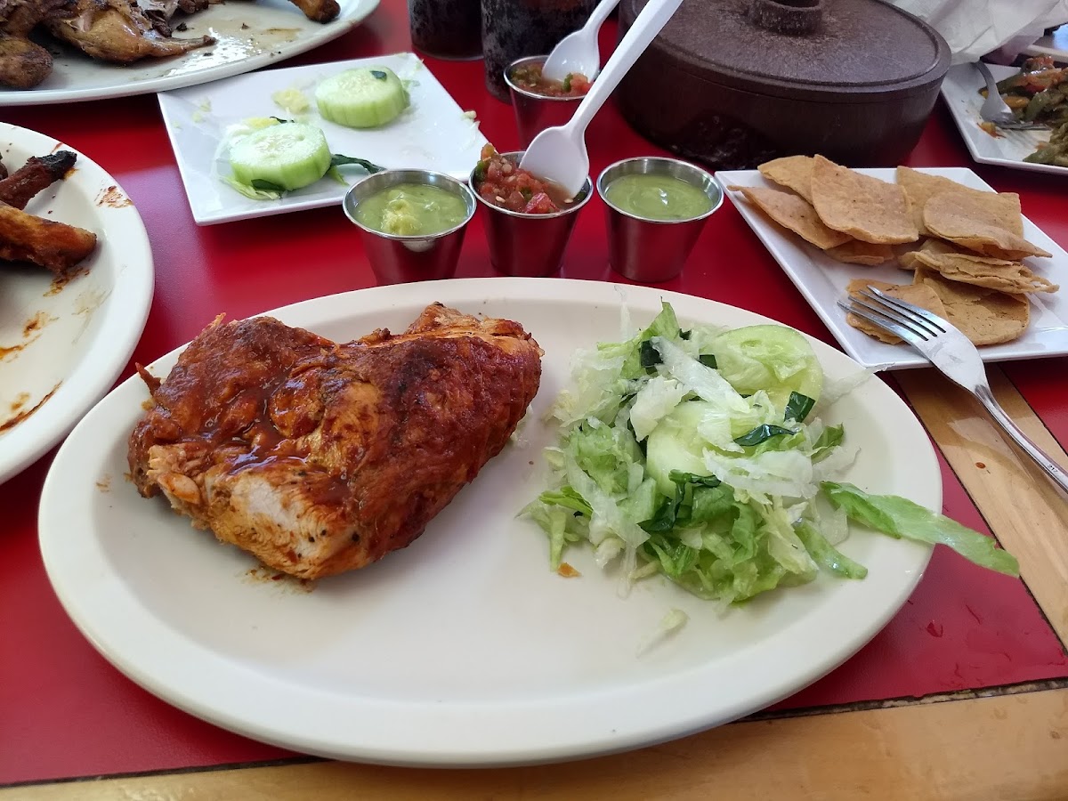 Pollo Feliz San Lorenzo Photo 9