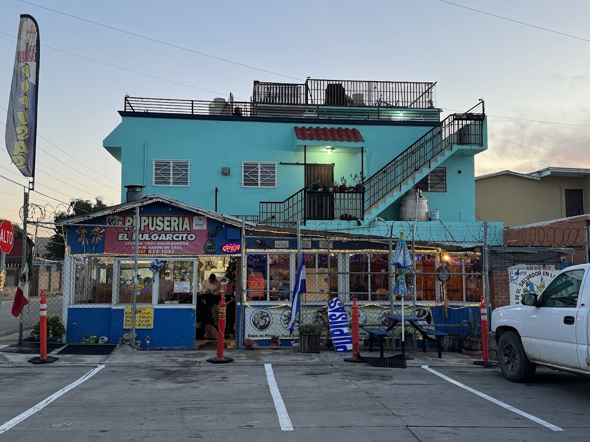 Pupuseria El Pulgarcito En Rosarito
