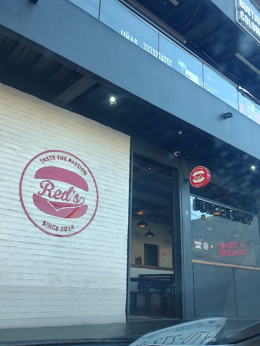 Red's Burger Shop Las Aguilas