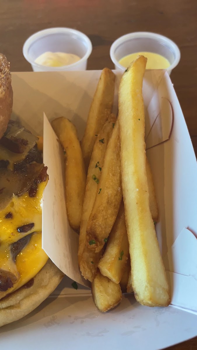 Red's Burger Shop Las Aguilas Photo 10