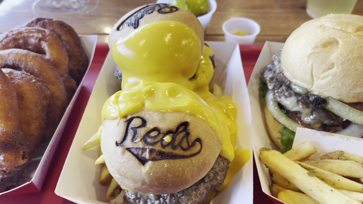 Red's Burger Shop Las Aguilas Photo 2