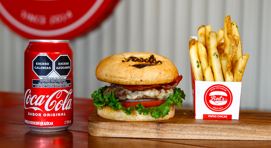 Red's Burger Shop Las Aguilas Photo 3