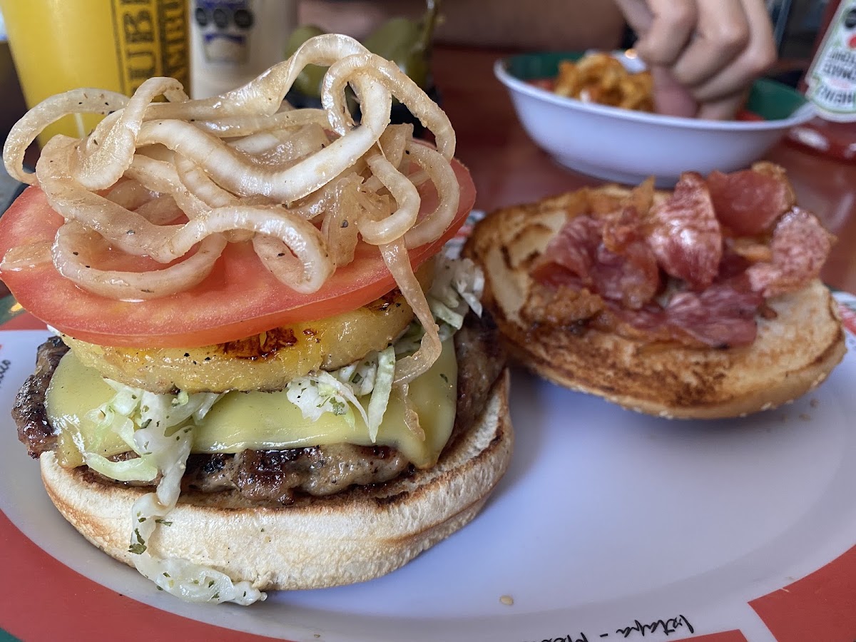 Ruben's Hamburgers Teopanzolco Cuernavaca Photo 4