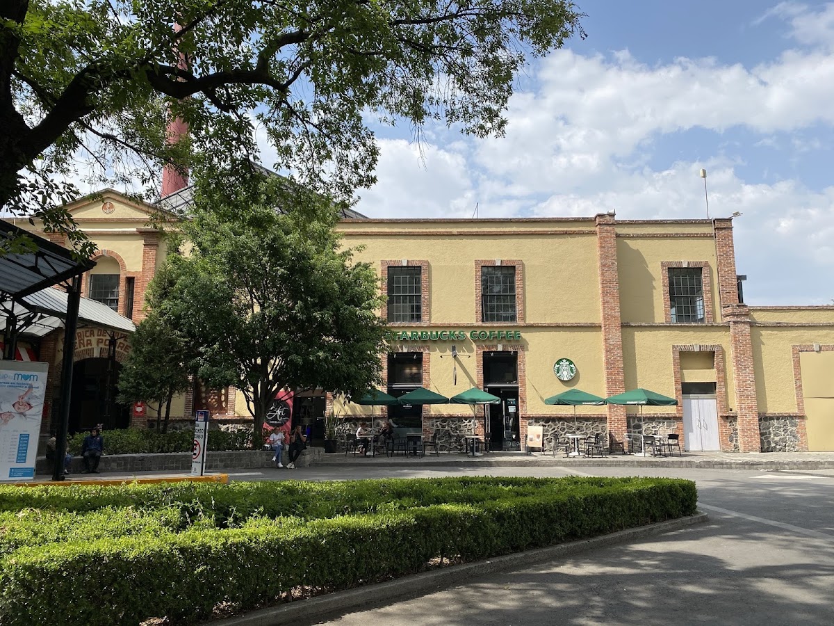 Starbucks Cuicuilco Plaza Photo 4