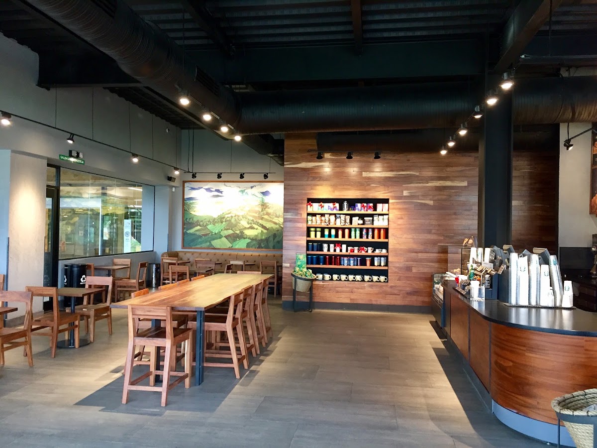 Starbucks Up Town Merida Dt