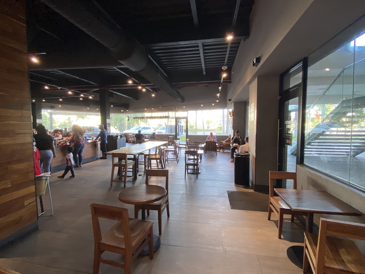 Starbucks Up Town Merida Dt Photo 4