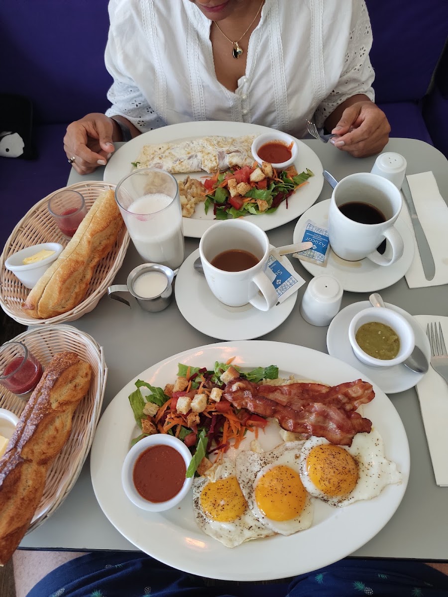 Sucre / Sale Cafe Photo 7