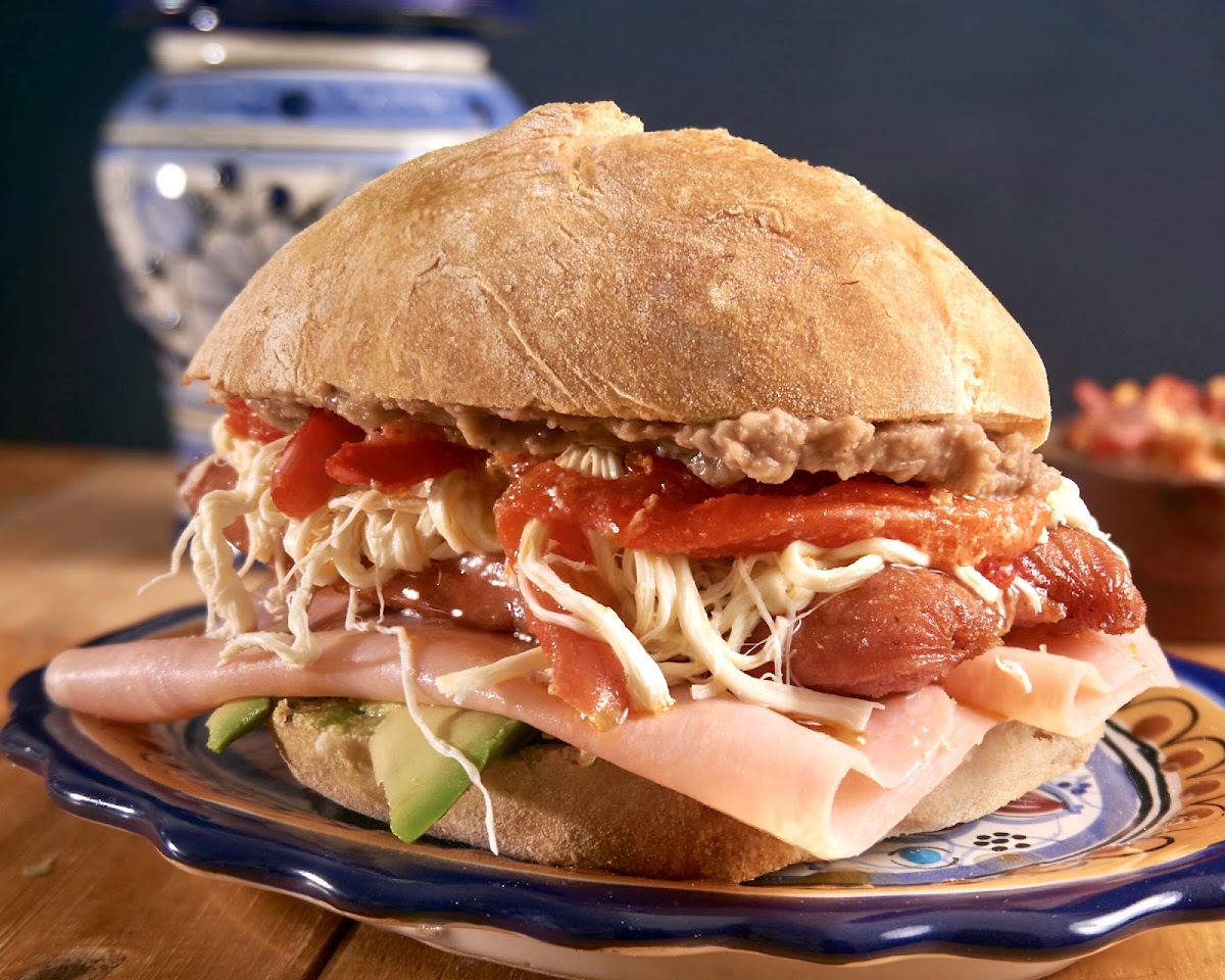 Tortas La Colosal Photo 2