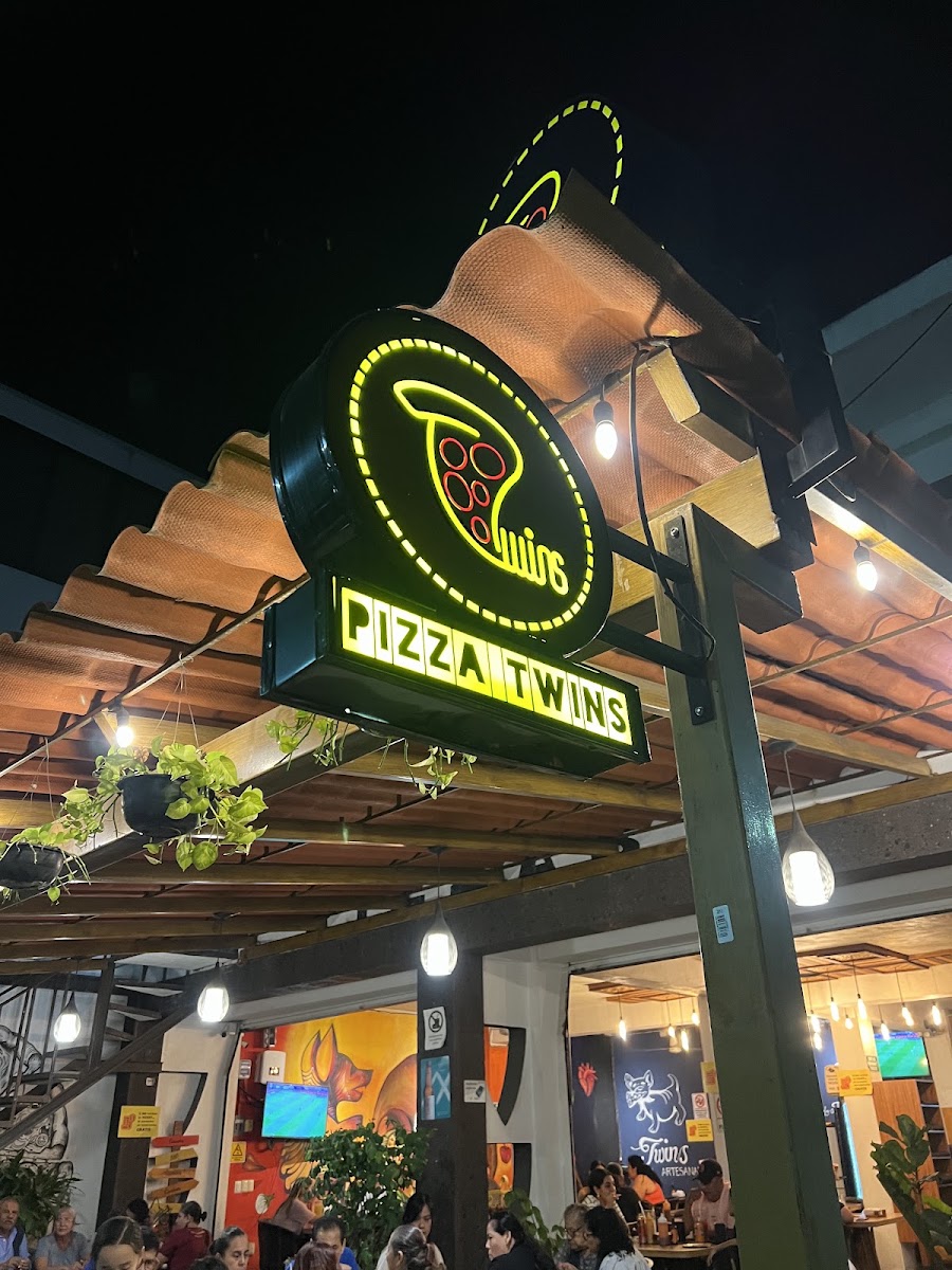 Twiins Pizza
