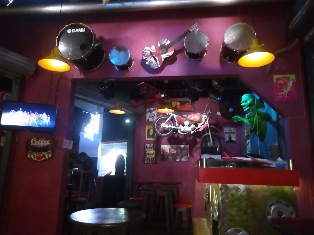 Waynes Garage Bar