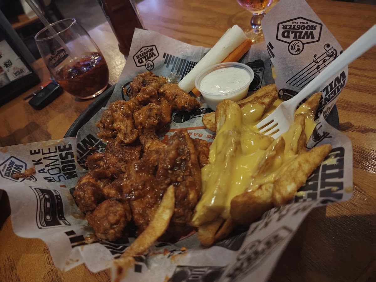 Wild Rooster Wing Bar Tijuana Photo 3